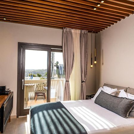 Uma Ray Suites Fira  Exteriör bild