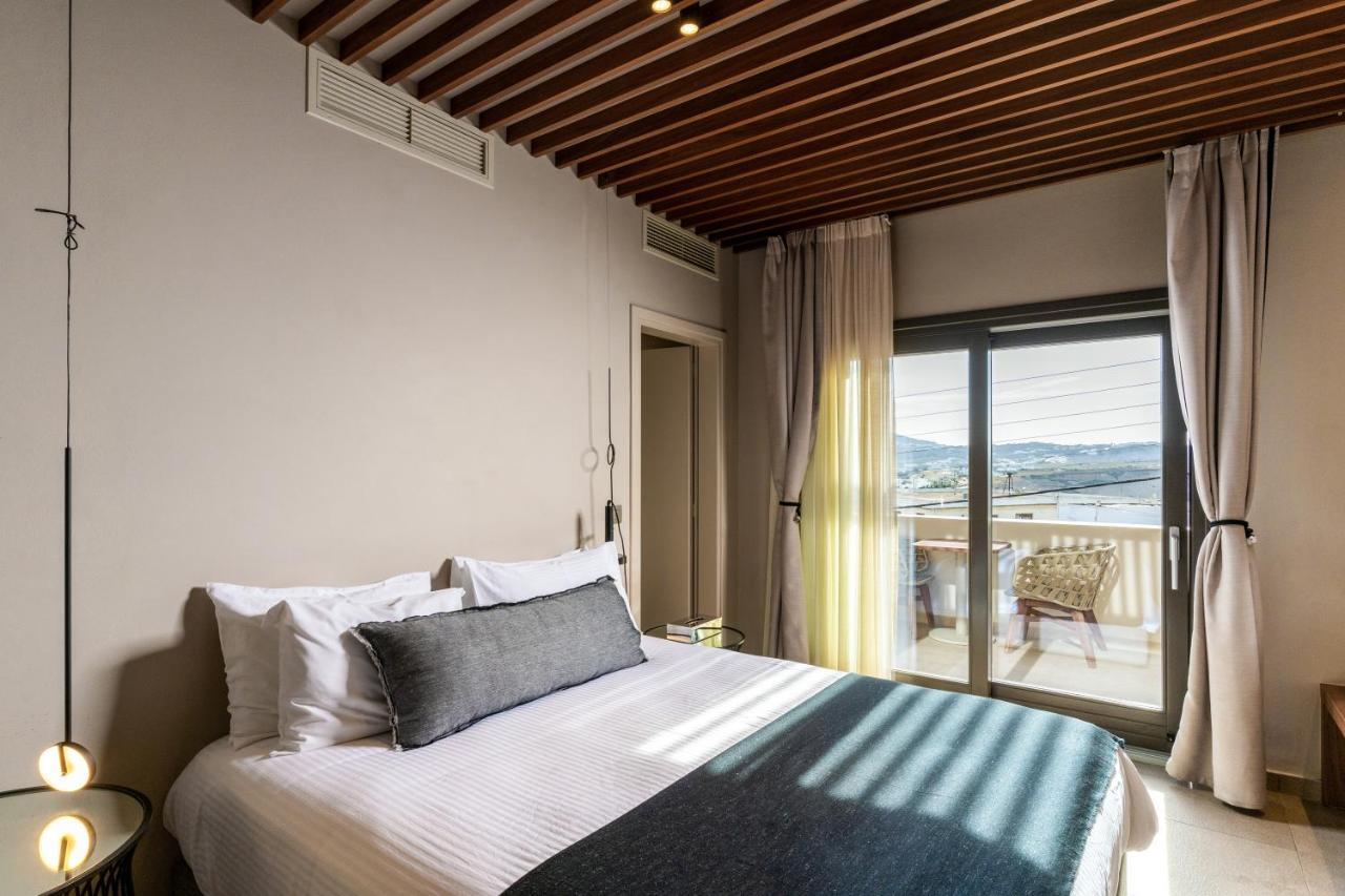 Uma Ray Suites Fira  Exteriör bild