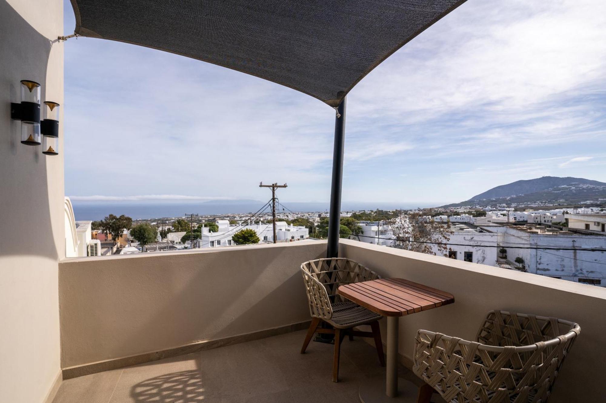 Uma Ray Suites Fira  Exteriör bild
