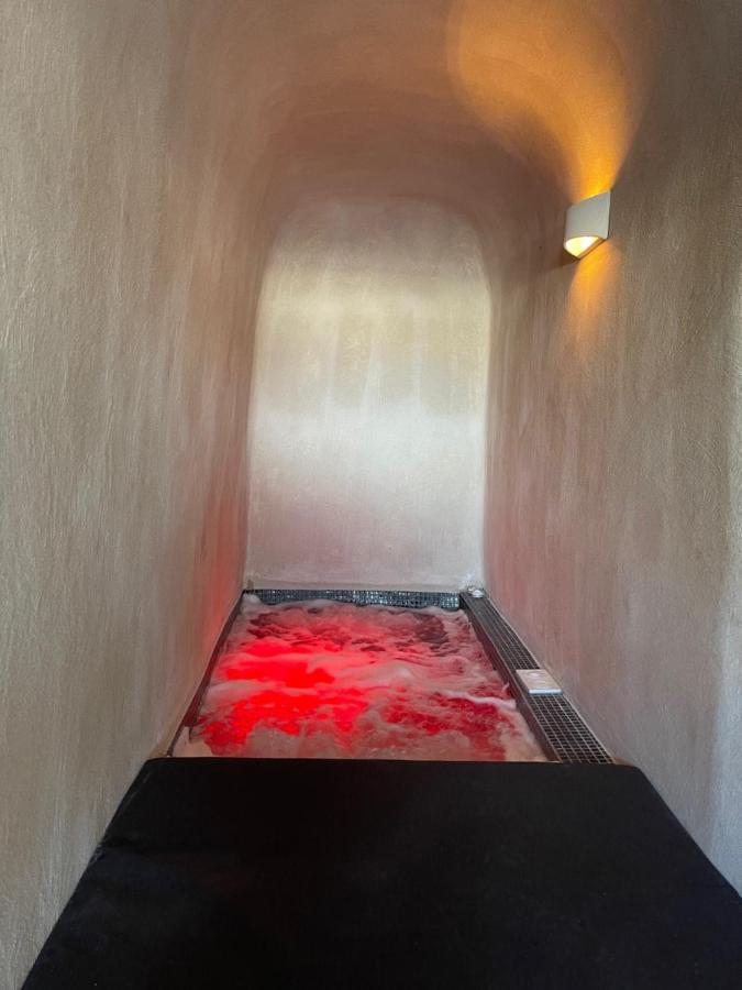 Uma Ray Suites Fira  Exteriör bild
