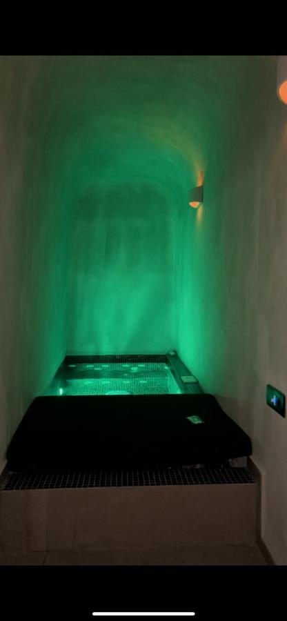 Uma Ray Suites Fira  Exteriör bild
