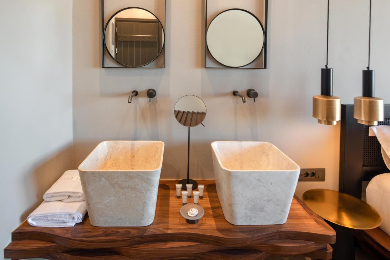 Uma Ray Suites Fira  Exteriör bild