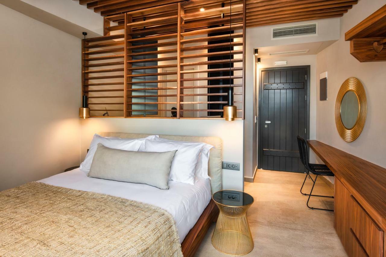 Uma Ray Suites Fira  Exteriör bild