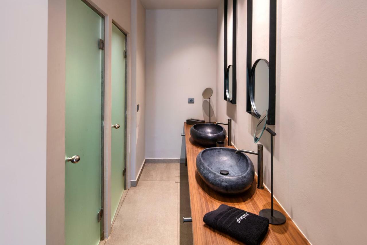 Uma Ray Suites Fira  Exteriör bild