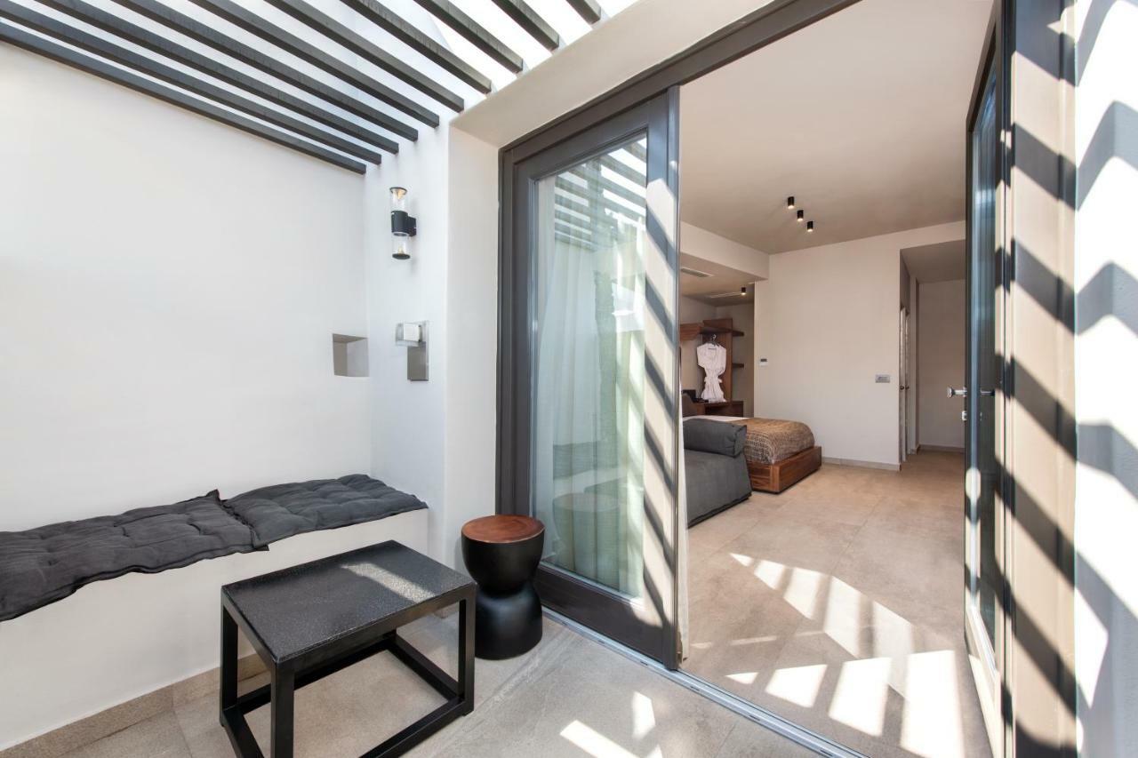 Uma Ray Suites Fira  Exteriör bild