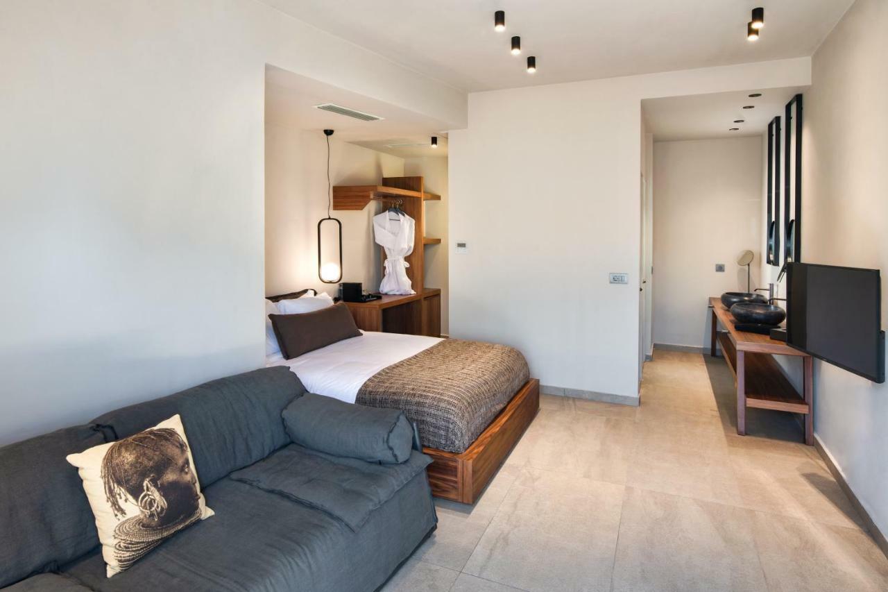 Uma Ray Suites Fira  Exteriör bild