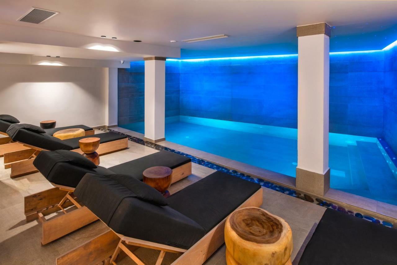 Uma Ray Suites Fira  Exteriör bild